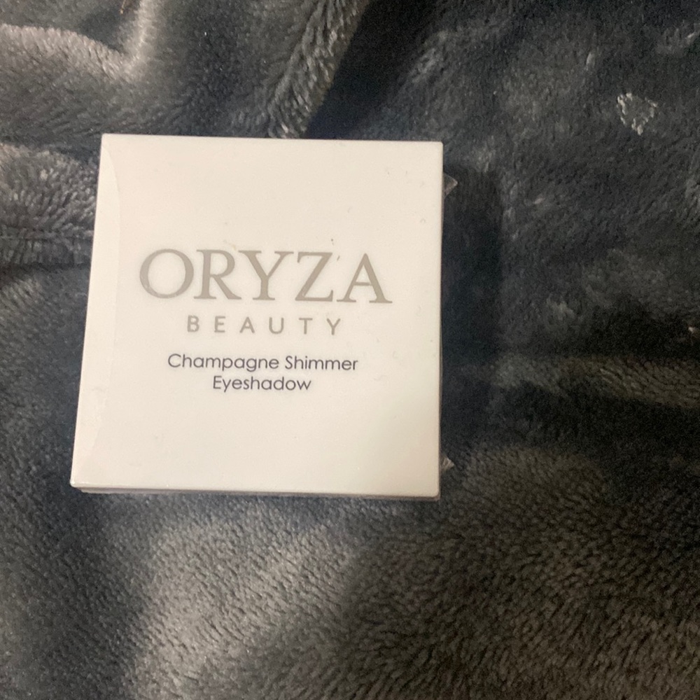 Eye shadow palette